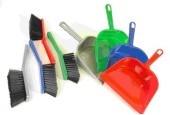 Balayeuse à main et bidon en plastique
