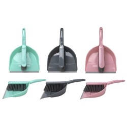 Pelle et canette en plastique