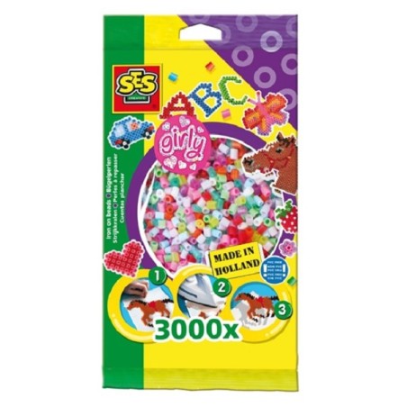 Ses perles à repasser, les filles mélangent 3000 pièces.