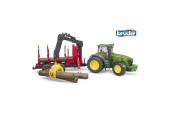 Bruder John Deere met bosbouwwagen en 4 stammen