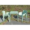 Salon de jardin Malaga en plastique vert. 2 chaises empilables et 1 table.