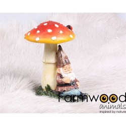 Farmwood Animals Tuinbeeld Kabouter Mini Slapend Tegen Paddenstoel Rood Met