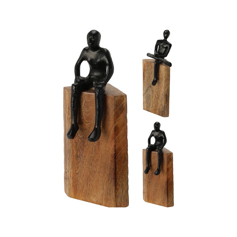 Alu mensfiguur op houten blok 23cm zwart